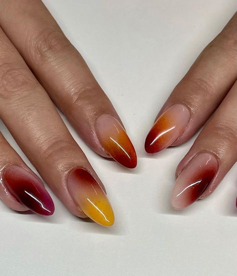 Contemporary Nails, Aura Nails Designs, Acrylic Techniques, Instagram Amsterdam, Nyc Nails, Aura Nails, Retro Nails, Nail Room, Minimal Nails