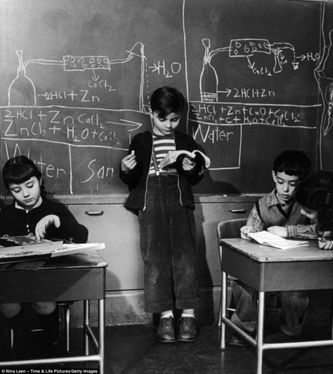 Destined for great things: The 3-to-11 year-olds are pictured at P.S. 600, based out of Hunter College in New York City in 1948 Nina Leen, People Reading, Old School House, School Portraits, Robert Doisneau, School Daze, Time Life, Vintage School, School Photos