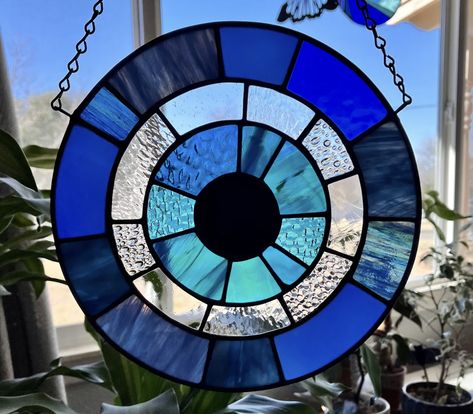 Glass Painting Patterns, Stained Glass Door, Stained Glass Ornaments, Goth Home Decor, Stained Glass Suncatchers, Stained Glass Diy, Stained Glass Crafts, Glass Bathroom, Stained Glass Designs