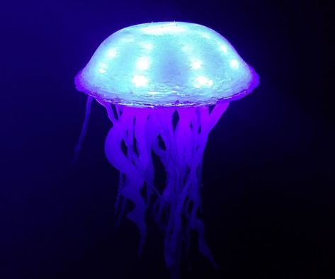 How to Make a Glowing Jellyfish (out of hot glue and LED strips) from Instructables Diy Abat Jour, Abat-jour Diy, Glowing Jellyfish, Jellyfish Lantern, Fire Crafts, Diy Jellyfish, Diy Jelly, Glow Fish, Jellyfish Decorations