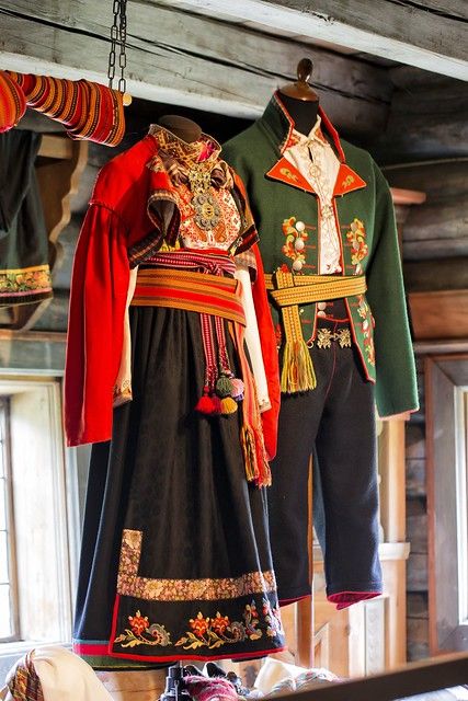 Norwegian Traditional Clothing, Traditional Norwegian Clothing, Norwegian Clothing, Norwegian Bunad, Scandinavian Costume, Frozen Costume, Folk Clothing, Folk Dresses, Traditional Fashion