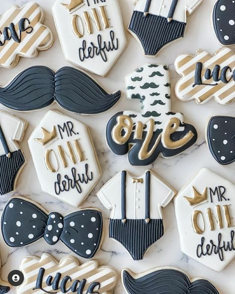 Onederful Cookies, Onederful Birthday Boy, Mr Onederful Birthday Cake, Mr Onederful Birthday Party Ideas, 1st Birthday Boy Themes, First Birthday Winter, Mr Onederful Birthday, Baby Birthday Party Decorations, Peanuts Birthday