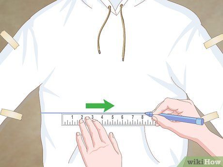 How To Crop A Hoodie Diy, Cut Up Hoodie Diy, How To Cut A Sweatshirt, How To Crop A Hoodie, Cut Sweatshirt Neck, Cut Sweatshirt Diy, Crop Hoodie Diy, Diy Cropped Hoodie, Cut Out Hoodie