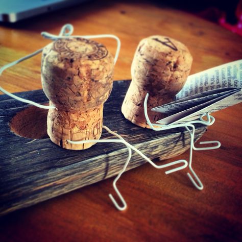 Cork People, Wire Doll, Wire Figures, Wine Cork Diy Crafts, Wine Cork Diy, Wine Cork Art, Champagne Corks, Wine Bottle Corks, Cork Diy