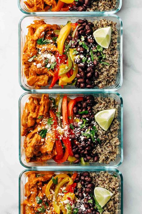 These Chicken Tinga Bowls are the BEST! Made in just 15 minutes, all on a sheet pan. My favorite kind of meal prep. #chicken #mealprep #sheetpan | pinchofyum.com Chicken Tinga, Lunch Easy, Chicken Diet, Diet Dinner, Chicken Lunch, Sheet Pan Chicken, Healthy Lunch Meal Prep, Low Carb Chicken Recipes, Chicken Easy