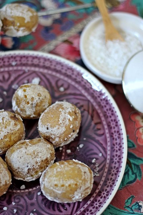 Zu einem spanischen Tapas-Abend dürfen die Papa arrugadas, die kanarischen Kartoffeln mit Salzkruste und eine scharfe Mojo rojo nicht fehlen! Easy Lunches, Party Snacks, Paella, Tapas, Food And Drink, Favorite Recipes, Pasta, Snacks, Regional