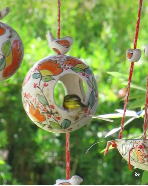 Ceramic Birds Sculpture, Ceramic Bird Bath, Laura Gonzalez, Ceramic Sculpture Figurative, Ceramic Birdhouse, Clay Birds, Clay Bird, Beginner Pottery, Gourds Crafts