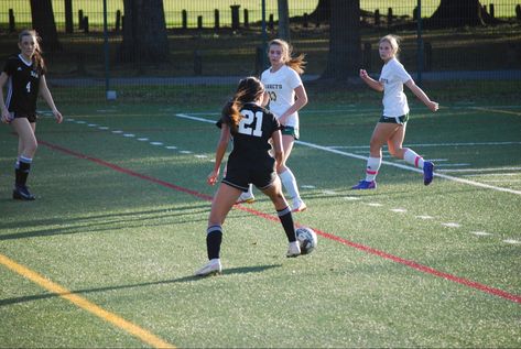 Soccer Locker, Girl Playing Soccer, Soccer Things, Soccer Poses, High School Soccer, Soccer Academy, Soccer Photography, Soccer Gifs, Soccer Season