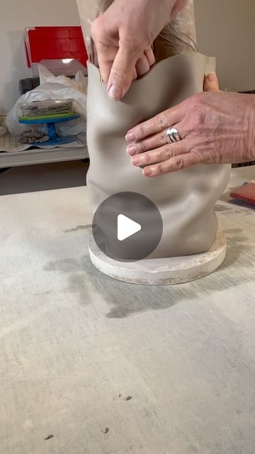 Raku Pottery Tutorials, New Pottery Ideas, Porcelain Sculpture Ceramics, Folded Ceramics, Pot Making Ideas, Vase Ceramic Design, Clay Vases Pottery, Soft Clay Ideas, Pottery Making Ideas