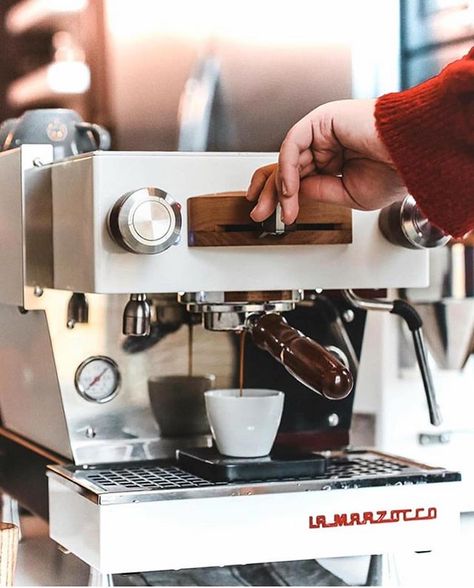 The famous Linda Mini Who needs this? | Shop Espresso Machines link in Bio by @lamarzoccohome Dark Coffee Shop, Coffee Shop Au, Coffee Kisses, Rocket Espresso, Coffee Filter Holder, Espresso At Home, Coffee Maker Machine, Friends Coffee, Japanese Houses