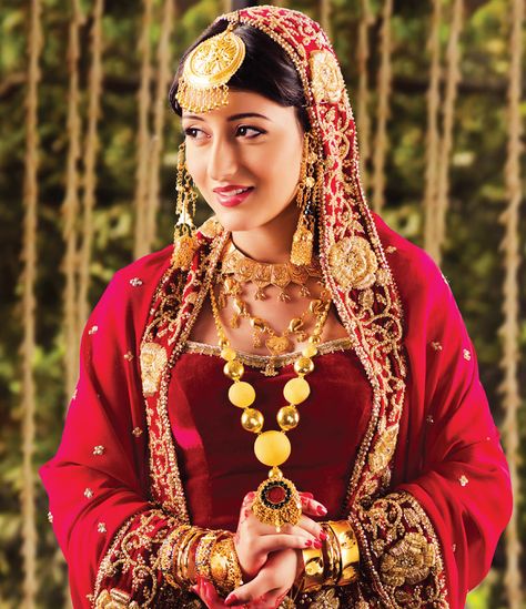 KASHMIRI MUSLIM Kashmiri Jewellery, Kashmiri Bride, December Images, Pakistani Bridal Dress, Muslim Bridal, Latina Outfit, Outfit Combos, Dress Name, Jewellery Bridal