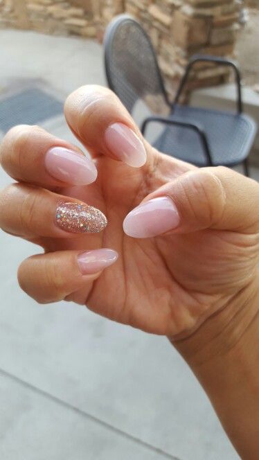 Almond shaped nails Short Rounded Acrylic Nails, Rounded Acrylic Nails, Oval Nails Designs, Almond Gel Nails, Almond Shape Nails, Simple Acrylic Nails, Almond Nails Designs, Round Nails, Nails Polish