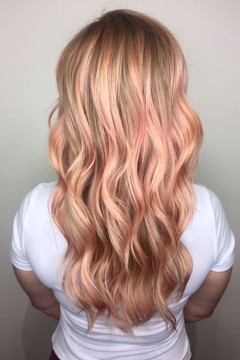 15 Subtle Hair Color Ideas - 15 Ways to Add a Pretty Touch of Color to Your Hair Multi Dimensional Hair Color, Multi Dimensional Hair, Subtle Hair Color, Rose Hair Color, Dimensional Hair, Dimensional Hair Color, Blonde Eyebrows, Hair Contouring, Hair Color Rose Gold