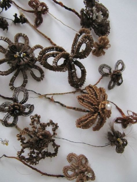 Victorian mourning ornaments made of the deceased's hair Hair Keepsake, Victorian Hair, Steampunk Festival, Victorian Hairstyles, Georgian Jewelry, Hair Wreaths, Hair Wreath, Hair Flowers, Post Mortem