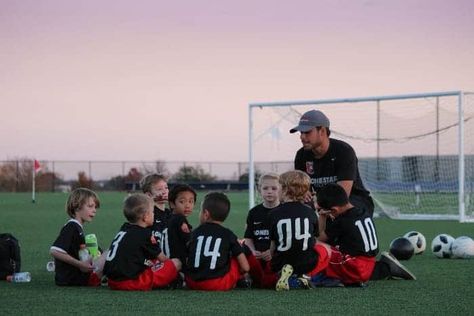 Coaching Youth Sports, Hobbies For Couples, Economic Crisis, Team Coaching, Sports Coach, Soccer Drills, Youth Soccer, Soccer Coaching, Afterschool Activities