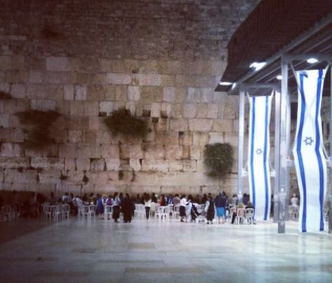 Yom Haatzmaut at the Kotel Yom Haatzmaut, Psalm 122, Temple Mount, Jewish Culture, Promised Land, Redondo Beach, Jewish Holidays, Holy Land, Torah