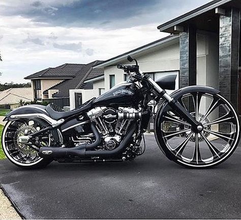 1,035 gilla-markeringar, 16 kommentarer - Chad Mansley (@newcastle_custom_harley) på Instagram: "Chris's mental breakout  Blown, front and rear bags, nextlevel detail and that tiny front rim …" Breakout Custom, Harley Davidson Breakout Custom, Harley Davidson Breakout, Harley Breakout, Custom Harley Davidson, Custom Street Glide, Bagger Motorcycle, Harley Davidson Baggers, Custom Street Bikes