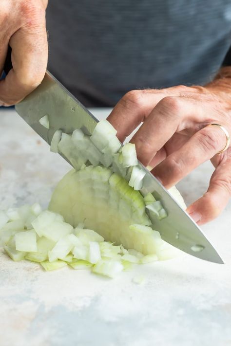 How to Cut an Onion | Culinary Hill Dicing An Onion, How To Dice An Onion, Midwest Recipes, Fried Onions Recipe, Cut An Onion, Onion Appetizers, Vegetable Ideas, Make Sauerkraut, Types Of Onions