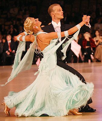 New Progressive Series in QUICKSTEP starts TONIGHT -- Monday, August 4th at 8pm! $7 - No RSVP! 502-454-4111 or www.bravodancestudio.com for more details! Quickstep Dance, Types Of Ballroom Dances, Ballroom Gowns Dance, Standard Dance, Ballroom Gowns, Dance Costumes Ballroom, Ballroom Dancer, Ballroom Dance Latin, Quickstep