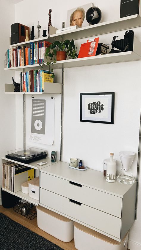 Wes O'Haire on Twitter: "The home office setup is getting dialed in👌🏾 Apéritifs by @helena Print by @jessicahische Comics by @BrandonLand_ https://t.co/2Uo4qsF2LQ" / Twitter Home Office Shelves, Interior Design Layout, Office Aesthetic, Room Redesign, Setup Ideas, Room Design Bedroom, Home Office Setup, Office Setup, House Room