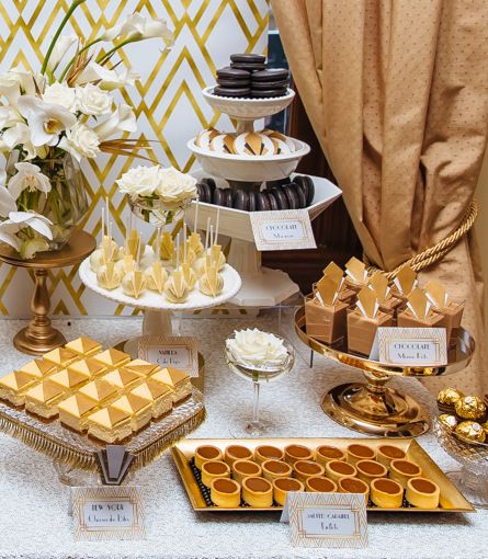 Great Gatsby Dessert Table - Style My Celebration Gatsby Dessert Table, 20s Party Decorations, Mascarade Party, Gatsby Birthday Party, Gatsby Gala, Dessert Table Ideas, Sweet Table Wedding, Gatsby Party Decorations, Speakeasy Party