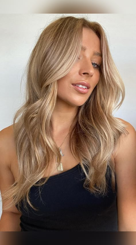 Dark Blonde With Light Blonde Balayage, Honey Blonde Hair Pale Skin, California Blonde Hair Sun Kissed, Caramel Blonde Hair, Warm Blonde Hair, Beige Blonde Hair, Dark Blonde Hair Color, Summer Blonde Hair, Summer Blonde