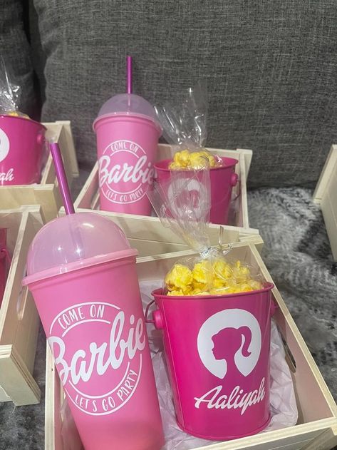 Barbie Cups, Pink Party Foods, Barbie Room Decor, Barbie Bday, Barbie Pool Party, Barbie Party Decorations, Coffee Recipes Starbucks, Barbie Theme Party, Ken Barbie