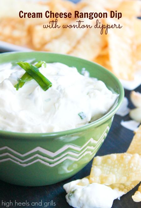 Cream Cheese Rangoon Dip with Wonton Dippers - High Heels and Grills Dips Cream Cheese, Jalapeno Recipes Appetizers, Cream Cheese Rangoon, Cheese Rangoon, Friendsgiving Recipes Appetizers, Pilsbury Recipes, Rangoon Dip, Football Treats, Chips Dip