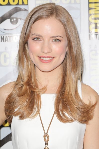 Willa Fitzgerald Strange Darling, Emma Duval, Willa Fitzgerald, Scream Series, Hair Locks, Great Hairstyles, Short Hairstyle, Oc Ideas, Facepaint