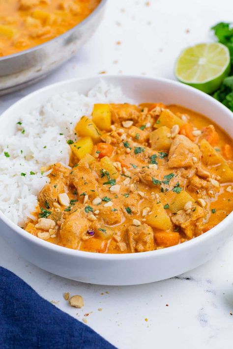 Massaman Chicken Curry Thai Massaman Curry Recipe, Massaman Curry Chicken, Chicken Potatoes And Carrots, Best Curry Recipe, Thai Chicken Curry Soup, Massaman Curry Recipe, Chicken Massaman Curry, Easy Thai Chicken, Coconut Curry Chicken Recipes