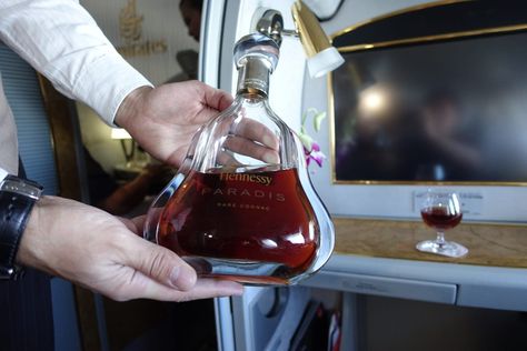 Man gets $60,000 Emirates flight with frequent-flyer-miles loophole - Business Insider Hennessy Paradis, Emirates Flights, Airline Seats, Emirates Airline, Best Airlines, Frequent Flyer Miles, Alaska Airlines, Airline Flights, Business Insider