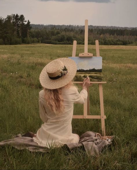 Vintage Artist Aesthetic, Painting Photoshoot Ideas, Hat Editorial, Ellen Tyn, Painting Photoshoot, Job Photography, Artist Photoshoot, Painter Photography, Happy August