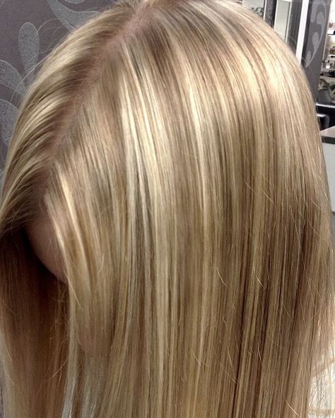 Highlights and lowlights Blonde With Light Highlights, Light Blonde With Lowlights, Warm Blonde Hair Highlights, Blonde Hair Highlights And Lowlights, Blond Lowlights, Blonde Hair Highlights, Blonde Hair Goals, Pretty Blonde Hair, Honey Blonde Hair Color