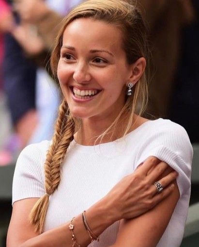 Jelena Dokovic rose to popularity as the wife of Novak Djokovic, considered one of the greatest tennis players of all time. Likewise, she is a business personality and humanitarian, popular for promoting the educational sector in Serbia. Jelena Djokovic, Wedding Knot, Novak Đoković, How Many Kids, Modeling Career, Children In Need, Married Life, Tennis Players, Single Women