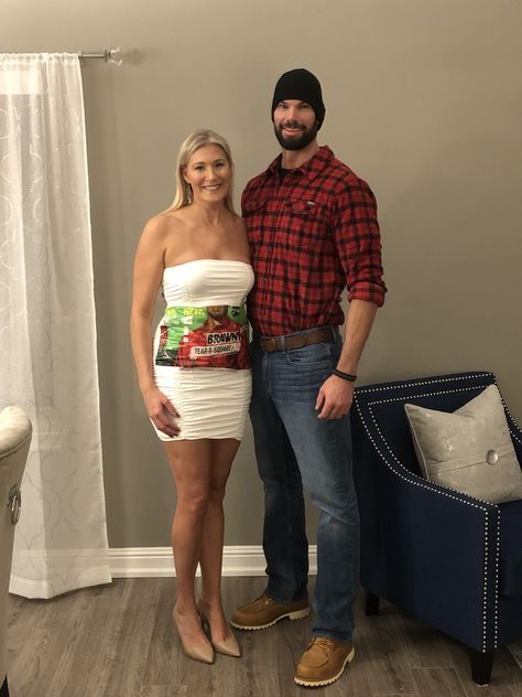 Brawny Paper Towel Costume, Brawny Man Costume, Brawny Man, Couples Halloween, Halloween Inspo, Couple Halloween, Diy Halloween Costumes, Couple Halloween Costumes, Couples Costumes