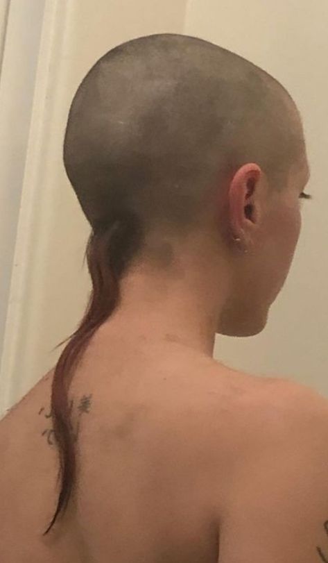 Rat Tail Haircut, Rat Control, Tail Hairstyle, Girls With Shaved Heads, Shaved Head Women, Extreme Hair, Hair Humor, Hair Stylies, Shaved Head