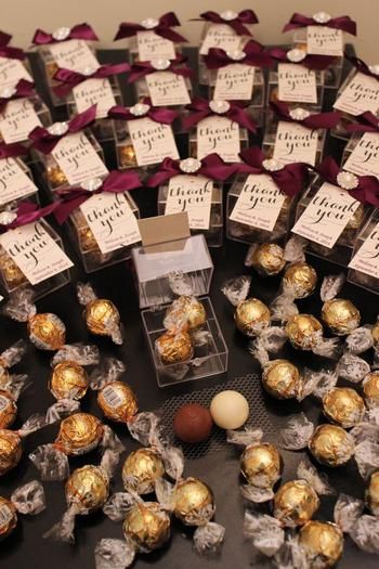 Lindor Lindt Chocolate Wedding Favors Wedding Snacks, Tea Wedding Favors, Favour Ideas, Creative Wedding Favors, Chocolate Wedding Favors, Chocolate Wedding, Candy Wedding Favors, Chocolate Favors, Best Wedding Favors