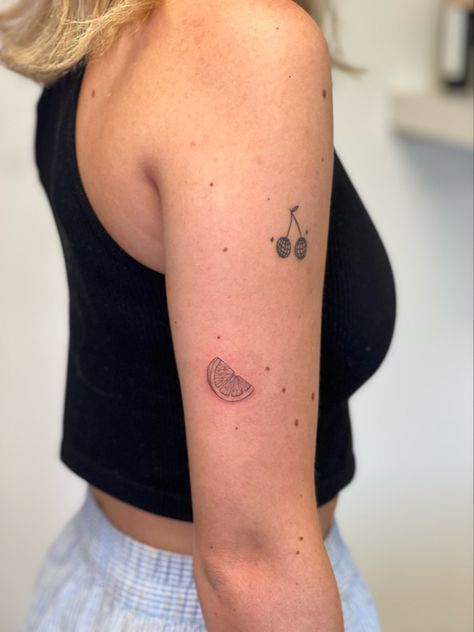 Cute little orange piece tattooed fineline on upper arm tatgaal Tiny Upper Arm Tattoo, Fine Line Orange Slice Tattoo, Orange Line Tattoo, Dainty Orange Tattoo, Orange Tattoo Fruit Black, Orange Segment Tattoo, Citrus Slice Tattoo, Fruit Slice Tattoo, Orange Slice Tattoo Small