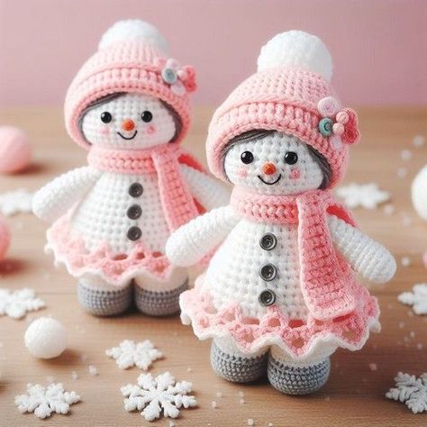 Crochet a cute snowgirl amigurumi with free patterns and#Natal #Crochet_Christmas_Dolls_Free_Pattern #Crochet_Snowmen_Patterns_Free #Christmas_Crochet_Free_Patterns Pink Christmas Crochet, Christmas Decor Crochet Free Pattern, Snowmen Patterns Free, Crochet Dolls Free Patterns Easy, Crochet Christmas Decorations Free Pattern, Amigurumi Holiday, Unicorn Knitting Pattern, Snowman Crochet, Christmas Crochet Patterns Free