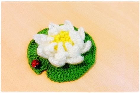 Spring Casual || Crochet & Knitting Patterns and Handmade Accessories. Water Lily Leaves, Farm Crochet, Lily Leaves, Claire Garland, Frog Costume, Crochet Embellishments, Disney Crochet, Crochet Earrings Pattern, Crochet Leaves