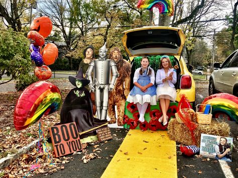 Wizard Of Oz Trunk Or Treat done right. ❤️ Oz Trunk Or Treat, Trunker Treat Ideas, Ghostbusters Theme, Wizard Of Oz Decor, Trunk Or Treat Ideas, Harvest Fest, Halloween Trends, Creepy Costumes, Halloween Characters