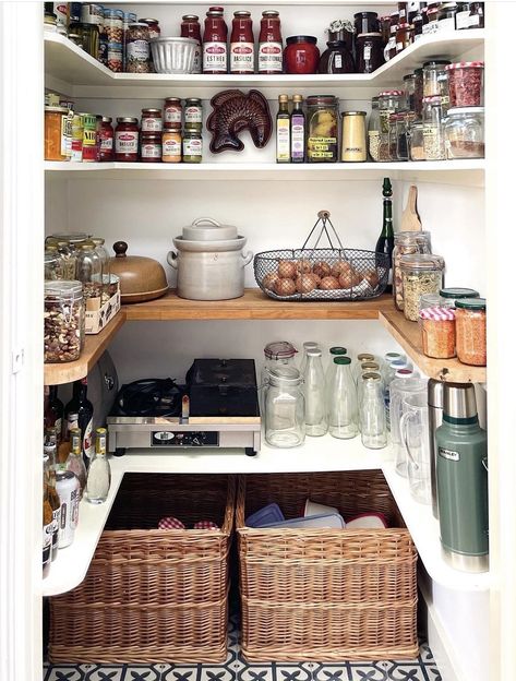 Kitchen Shelves Pantry, Small Pantry In Kitchen, Small Pantry Inspiration, Step In Pantry, Pantry Small Space, Open Pantry Ideas, Pretty Organization, Georgian Cottage, Small Pantry Ideas