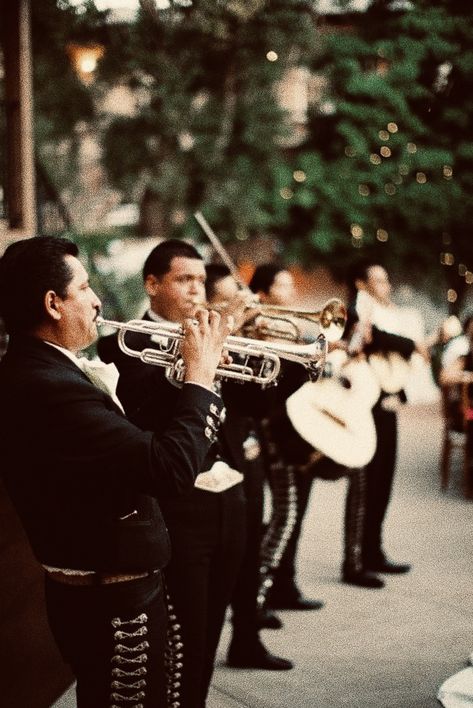 Mariachi is a vibe frrr Mariachi At Wedding, Mariachi Band Wedding, Mariachi Proposal, Mariachi Photoshoot, Mexican Proposal, Mariachi Aesthetic, Mexican Banda, Wedding Mariachi, Mariachi Wedding