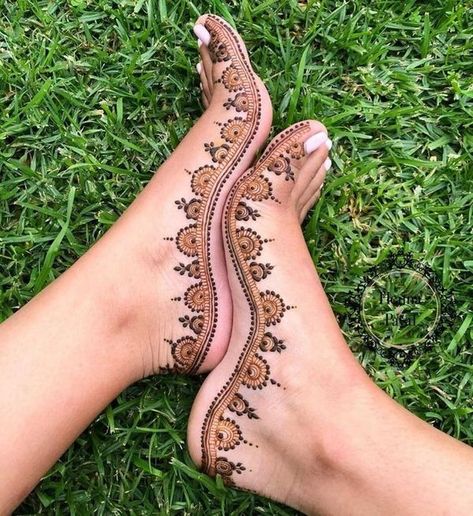 20+ Minimalistic Foot Mehndi Designs Leg Mehendi Design, Karva Chauth Mehndi Designs, Peacock Mehndi Designs, Karva Chauth, Leg Mehndi, Foot Henna, Legs Mehndi Design, Pretty Henna Designs, Stylish Mehndi Designs