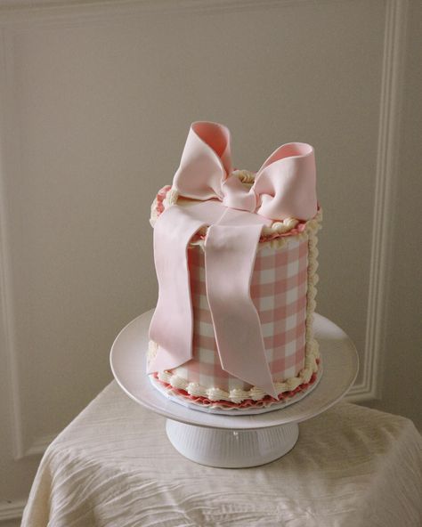 gingham is always a fav but PINK gingham? LOVE #cakedecorating #girlsjustwannabeone #firstbirthday #smashcake #cakedesign #birthdaycake Pink Gingham Cake, Plaid Cake, Gingham Party, Fourth Birthday, Pink Gingham, Cherry On Top, Strawberry Cake, 1st Bday, Pink Plaid