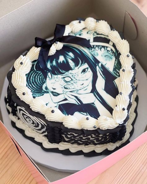 ig @kitchenprincess21 Gothic Birthday Cakes, Satisfying Pics, Goth Cakes, Junji Ito Tomie, Gothic Cake, Birthday Cake Decorating Ideas, Anime Cake, Vintage Birthday Cakes, Funny Birthday Cakes