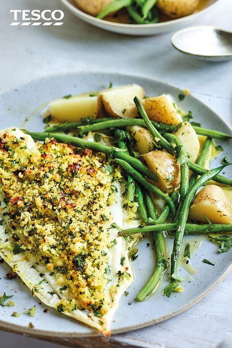 Looking to get more fish into your diet? Swap your go-to salmon or tuna and try something new with these healthy plaice fillets with a fragrant lemon, garlic and parsley crust for a quick midweek meal. | Tesco