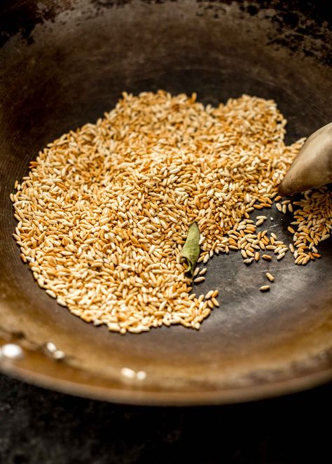 Easy recipe for making toasted rice powder to use in Thai Food Recipes #thaifood #rice #larb Traditional Thai Food, Toasted Rice, Thai Food Photography, Easy Thai Recipes, Healthy Thai Recipes, Minced Chicken, Authentic Thai Food, Best Thai Food, Pork Salad