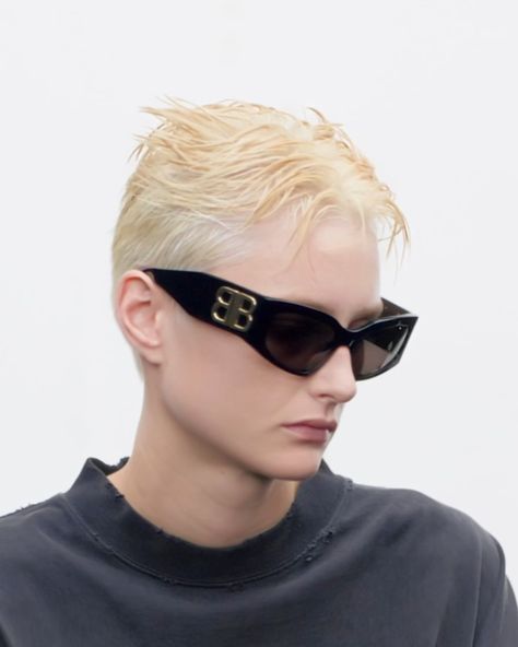 Shop the latest collection of Sunglasses at the Balenciaga US official online boutique. Women's Sunglasses, Online Boutique, Balenciaga, Sunglasses Women, Sunglasses, Boutique