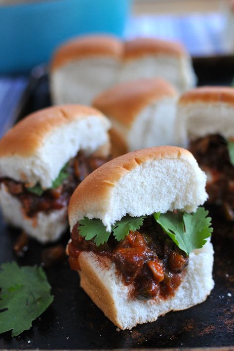 Veggie Joe Sliders (totally vegan-able!) // the pig & quill Sliders Hawaiian Rolls, Roll Sliders, Food Rocks, Vegan Nachos, Vegan Burgers, Hawaiian Rolls, Tiny Food, Sloppy Joes, Wrap Recipes